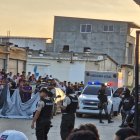 Varias de las víctimas quedaron en la acera y en la calle, del sitio donde habían llegado.