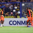 Barcelona SC realiza los trabajos de calentamientos en La Bombonera.