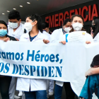 Gremio médico rechaza despidos y advierte consecuencias graves en la atención de salud en Ecuador