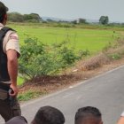 El cuerpo estaba en una zona desolada y lo dejaron con un pedazo de cartón en el que habían escrito un mensaje.