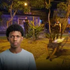 El cadáver de Carlos Ismael Caicedo Tejada quedó sobre la banca metálica donde se encontraba sentado cuando fue atacado.