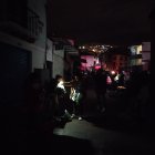 Se reporta que negocios del centro de Guayaquil han tenido que poner operativos sus generadores eléctricos.