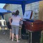 Autoridades investigan el caso ocurrido en la cooperativa La Carolina, en Monte Sinaí, donde un joven de 20 años perdió la vida tras un violento incidente familiar.