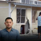 Manuel Enrique Briones Álvarez y su esposa habían llegado la mañana de este jueves 16 de abril a Guayaquil con la finalidad de comprar un vehículo. Una vez concretado el negocio, decidieron tomar unas ‘bielas’ en la casa de una amiga.

Aproximadamente a las 04:00 de ayer, Manuel salió junto a uno de sus amigos, Miguel Ángel Bravo Escobar, a comprar más alcohol. En el trayecto, ambos fueron atacados y perdieron la vida.

El coronel Gino Pillajo, jefe del distrito Nueva Prosperina, indicó que el ataque ocurrió varias cuadras antes del lugar donde el vehículo terminó impactándose contra la pared frontal de una vivienda, en el sector de Socio Vivienda 4, en el noroeste de la ciudad. “Iban a bordo de un vehículo Kia de color blanco. En el sitio del impacto no se encontraron indicios balísticos”, detalló el oficial.

El automóvil en el que se movilizaban se estrelló contra una vivienda en la que residen cinco personas: dos adultos y tres menores de edad.

La madre de la dueña de la casa contó a EXTRA que el inmueble fue donado hace años por el Miduvi, debido a la discapacidad visual de su hija y de un nieto de cinco años. “Gracias a Dios a nadie le pasó nada, más allá del susto. La pared quedó dañada y mi yerno tuvo que invertir en arreglarla por la seguridad de su familia. Ahora, ¿quién nos responde?”, expresó.

La esposa de Briones indicó a la Policía que él se dedicaba a la compra y venta de vehículos y aseguró desconocer si tenía problemas con alguien.

Por su parte, una allegada de Bravo Escobar señaló a la Policía que este había recibido amenazas en noviembre pasado, luego de un accidente en el que habría atropellado a una motocicleta, provocando la muerte de dos personas.

Ambos hombres registraban antecedentes. Briones Álvarez por asociación ilícita (2021), estafa (2021) y hurto (2023); mientras que Bravo Escobar por ocultación de cosas robadas (2019), hurto (2022), falsificación de firmas (2022) y muerte causada por conductor en estado de embriaguez, delito por el cual habría sido amenazado.

En el lugar del ataque, la Policía recogió dos indicios balísticos: una bala deformada y una vaina percutida calibre 9 milímetros. (AEB)