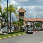 Policía realiza investigaciones en una urbanización de Daule tras el hallazgo de tres personas sin vida dentro de una vivienda.