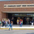 Los educadores seleccionados serán contratados a tiempo completo para impartir clases en niveles que abarcan desde preescolar hasta secundaria