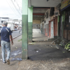 En la zona en donde se produjo el hecho quedaron restos de juegos pirotécnicos y de cajas de cervezas.