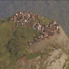 Cientos de turistas quedaron atrapados en la cima del "Morro Dois Irmãos" mientras un tiroteo sacudía una zona cercana