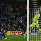 Moisés Caicedo jugó todo el partido en la derrota 3-0 de Chelsea ante Brighton.