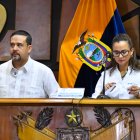 Carlos Encalada junto a Marcela Aguiñaga en la designación del viceprefecto de Guayas.