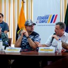 El Ministro del Interior, John Reimberg, participó de una mesa de trabajo con autoridades de Santa Elena para delinear el toque de queda