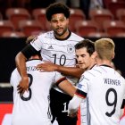 Serge Gnabry (10) es titular fijo en la selección de Alemania.