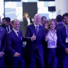 Gianni Infantino (c) estuvo con representantes de la FEF y su titular, Francisco Egas.