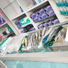 Arcsa decomisó más de mil insumos odontológicos irregulares en Cuenca.