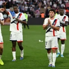 Willian Pacho (c) fue parte de la goleada de PSG a Angers en Francia.