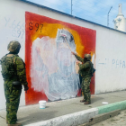 Autoridades buscan eliminar toda señal de control criminal dentro de las cárceles.