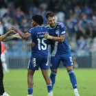 Luis Fragozo (c) junto al técnico Vicente Sánchez (i) en el George Capwell.