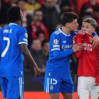 La acción de taparse la boca en los partidos en una práctica muy común a nivel de clubes y selecciones.