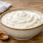 Añadir las frutas adecuadas al yogurt griego aporta carbohidratos, vitaminas y antioxidantes