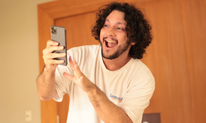 Felipe Crespo es un infógrafo, escultor, actor y youtuber