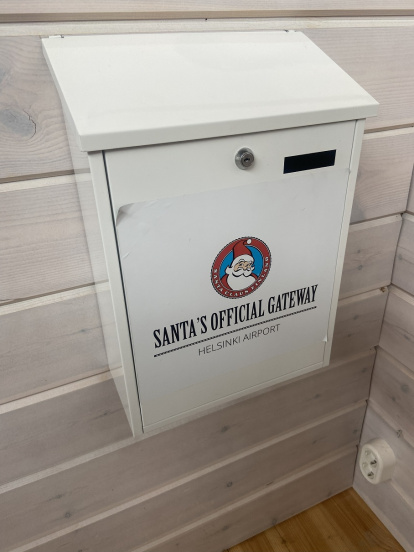 El famoso buzón oficial de Papá Noel en Helsinki, Finlandia.