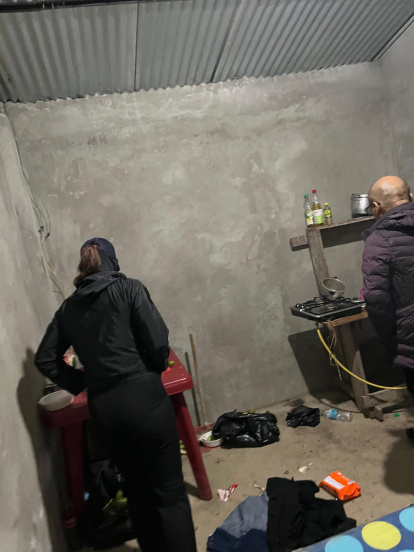 La Policía y militares encontraron a la menor en condiciones inhumanas.