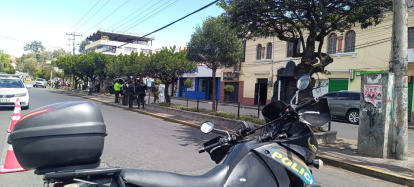 La Policía acordó el área durante las labores de la emergencia.