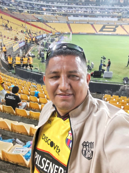 Miguel Naula hincha de Barcelona que estuvo en la Noche Amarilla.