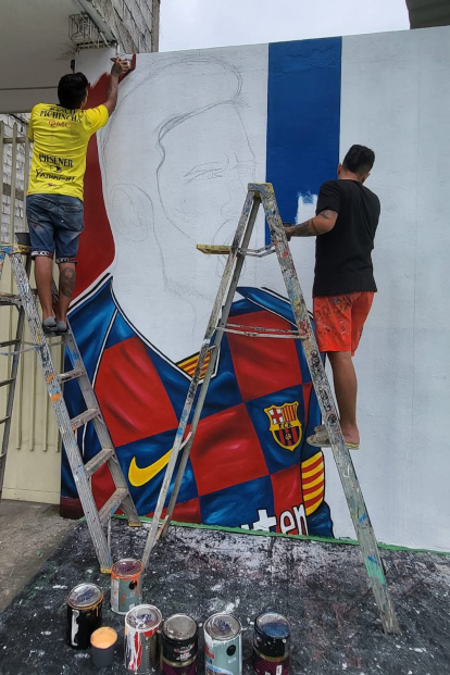 Walter Arce, el artista que convirtió a Messi en arte urbano del Ecuador.