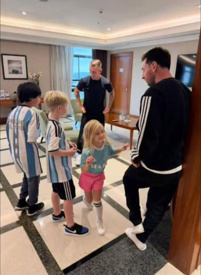 Lionel Messi y la famila de Damián Diaz.