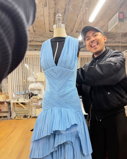 El diseñador chileno Diego Cajas vistió una vez más a Lady Gaga.