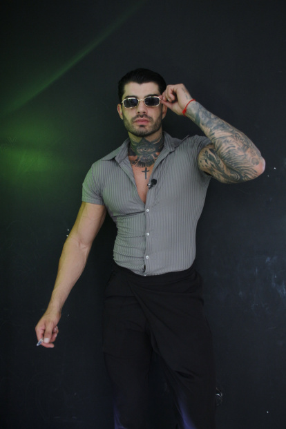 Cezar Augusto es un modelo e influencer brasileño