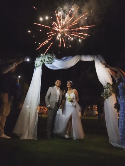 María Ángeles Rodríguez y su pareja se casaron en una playa de Olón.