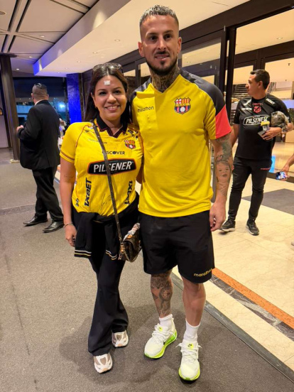 Saby Pérez acudió al hotel de concentración de Barcelona, tras la clasificación.