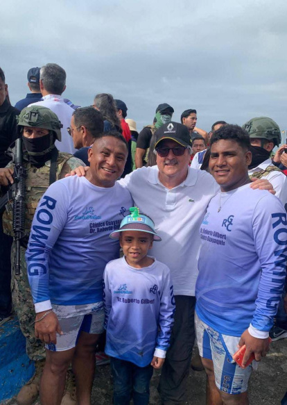 Paulo Salavarría y Roberto Gilbert dándole vida al remo.