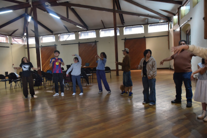 La expresión corporal y el interactuar con otros compañeros son parte del proceso.