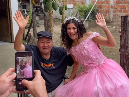 Con ese vestido de quinceañera se presentó en las votaciones del 2023.