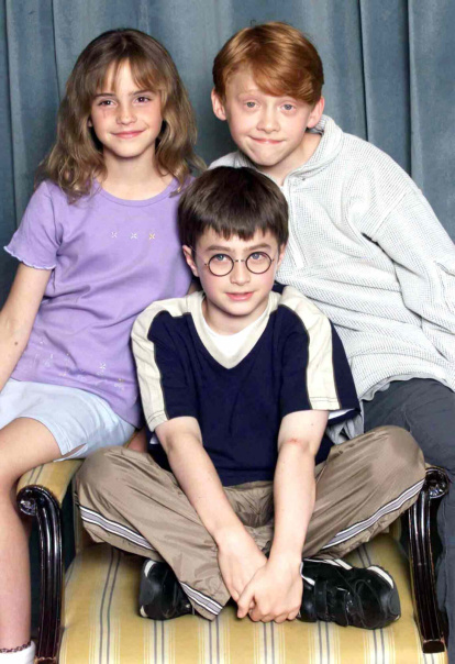 Daniel Radcliffe junto al elenco infantil de Harry Potter  durante el inicio de la saga.