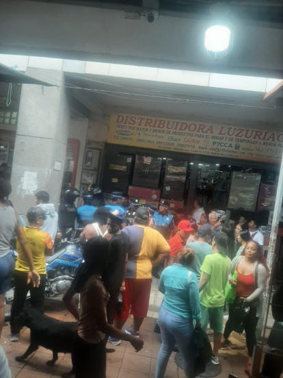 3 de febrero. Franco Dávila y Coronel. Un sospechoso fue retenido por personas del sector tras asaltar una distribuidora.