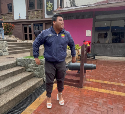 Schuberth Suing cumple apuesta viral por Barcelona Sporting Club y prepara nuevo reto extremo.
FECHA: 12/03/2026
AG-AGENCIA
AG-PERIODISTA