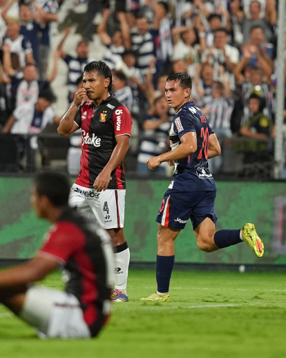 Jairo Vélez tiene contrato con Alianza Lima hasta 2028.