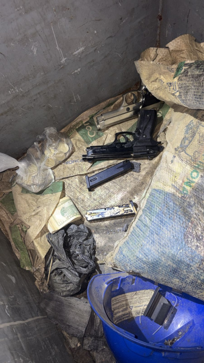 Estas son las evidencias que les hallaron a los uniformados detenidos.