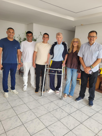 César Farías y su cuerpo técnico visitó al entrenador Dussan Draskovic.