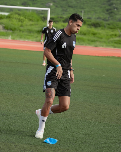 Los jugadores de Emelec comenzaron los trabajos en las instalaciones de la Base Naval de Salinas.