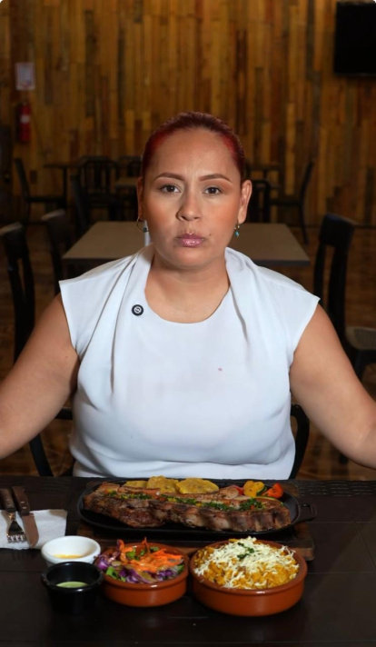 En su boda civil estarán presentes los moros y asados de su restaurante.