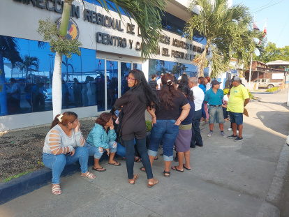Familiares de los pescadores aún desaparecidos claman por su búsqueda.