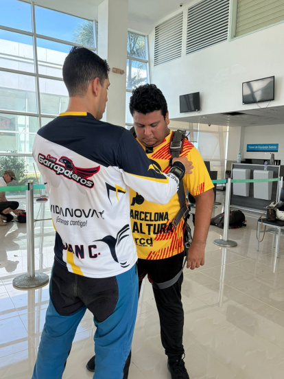 Schuberth Suing preparándose para el lanzamiento.