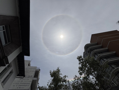 El fenómeno puede ser observado desde varias partes de la ciudad capital.