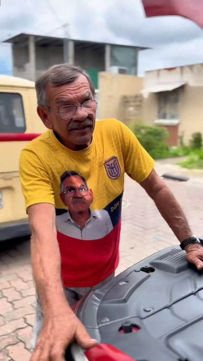 No se considera influencer. Se define como mecánico