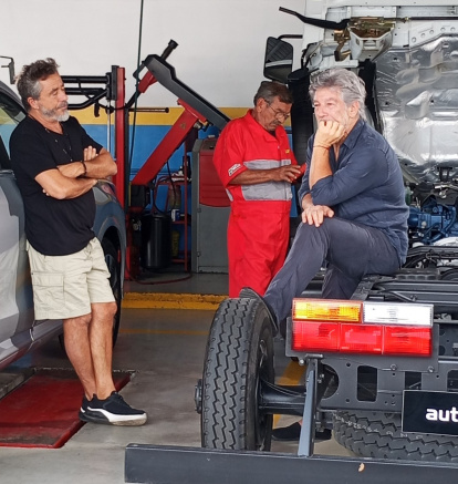 Don Pucho (de naranja) fue escogido junto a los humoristas argentinos Pachu Peña y Pablo Granados para un comercial.